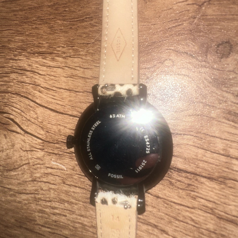 Women’s Fossil Watch - Picture 4 of 7
